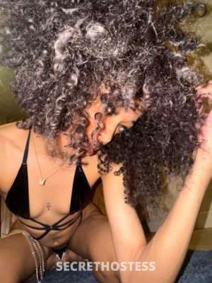 21 Year Old Egyptian Escort Nashville TN Green eyes - Image 1