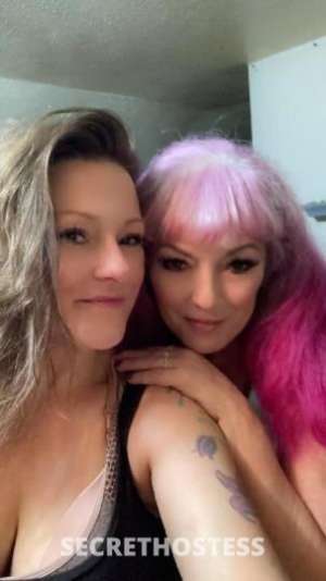 45 year old Escort in Cleveland OH Come experience heaven on earth. Tonight i have a 2 girl 