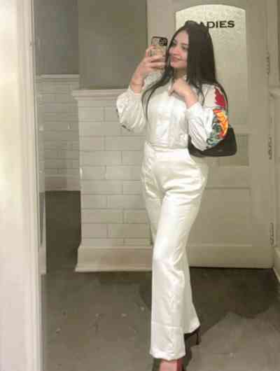 26 year old Indian Escort in Dubai Indian girl in dubai