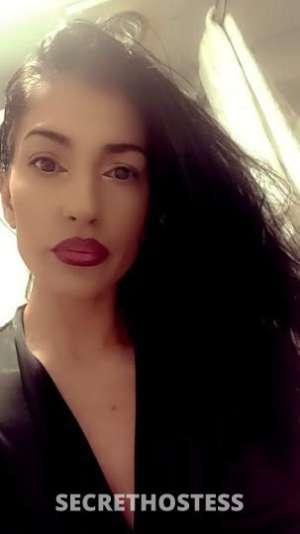 28 year old Escort in Denver CO ... Slim Waist with a Pretty Face ~~ Ready Now