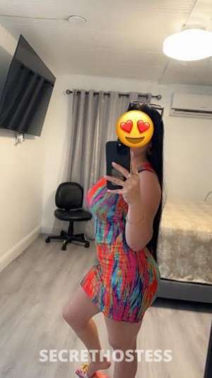 Age: 21Introduction:Hello, my name is Leah and I am a  in Miami FL