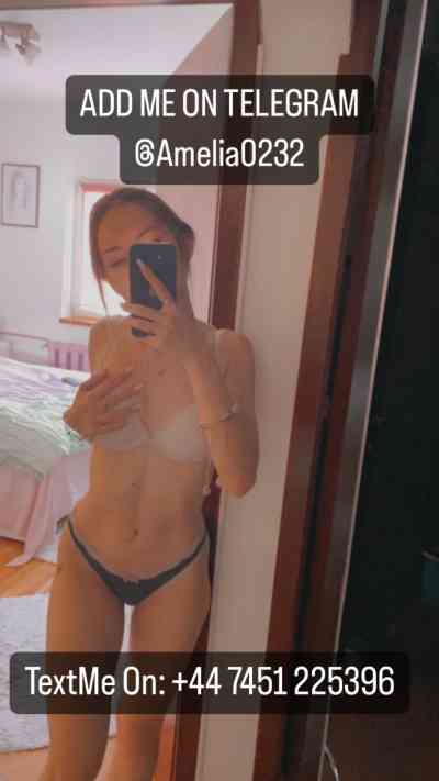 26 year old Escort in Hull Horny escort available for fun and massage service