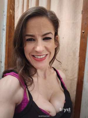 30 year old White Escort in Birmingham AL Sophisticated Woman - Discretion is key