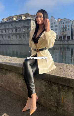 21 year old Ukrainian Escort in London Step into the Glamorous World of SinLips Escorts