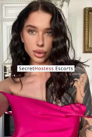 22 Year Old Russian Escort Cairo Black Hair Green eyes - Image 3