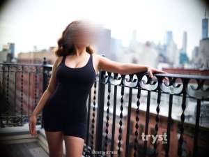 30 Year Old Escort Manhattan NY Brunette Green eyes - Image 6