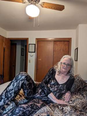 60Yrs Old Escort Size 10 Cedar Rapids IA Image - 1