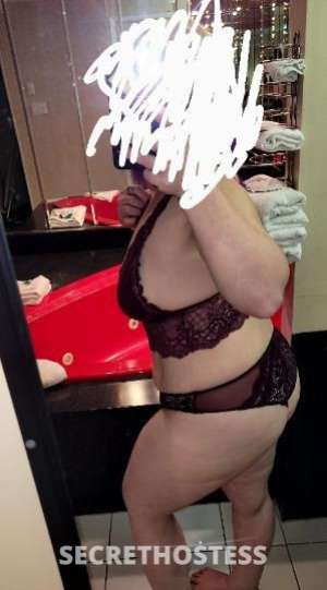 Im Lyndsay, a curvy and horny lady with great hygiene. Let's in Niagara