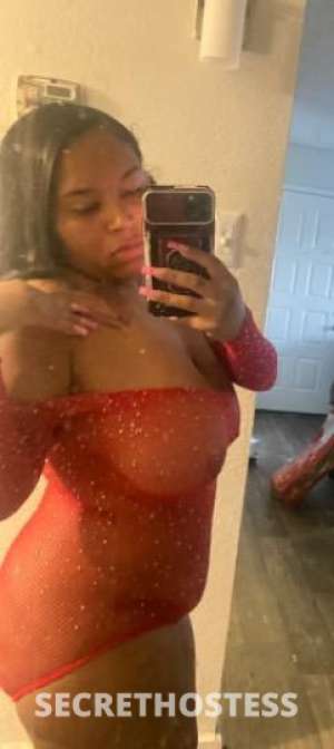 short curvy sexxy redbone , fat ass, big titties  I see: Men in Phoenix AZ