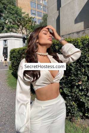 34 year old Latin Escort in Paris Looking for a gentleman to cater to my needs