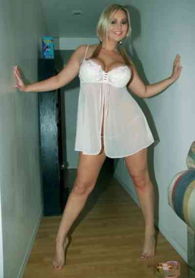 30Yrs Old Escort Size 12 80KG 160CM Tall Hamra Image - 1