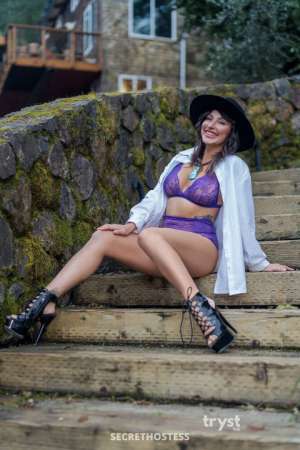 I'm Luna Luxx, a Latin shamanic medicine woman and burlesque in San Rafael CA