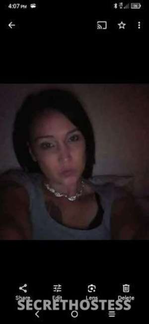 27 year old French Escort in Indianapolis IN Unwind, Gents! I'm Paris, All BS-Free, and Ready for 