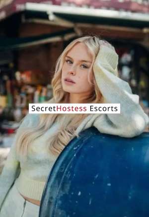 20 year old Czech Escort in Paris Discover Nature's Beauty Real Women, Real Figures