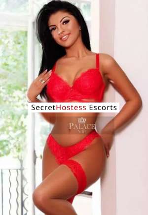 Thalía's captivating eyes & sweet smile capture your  in London