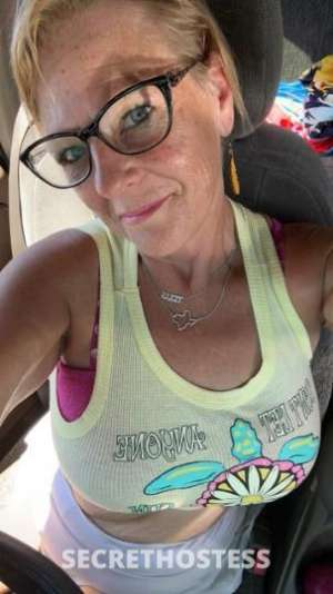 Lily, 45, and a friend, available for car dates and open to  in Wilmington NC