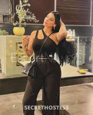 25 Year Old Egyptian Escort Cairo Black Hair Grey eyes - Image 4