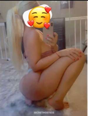 23 year old Escort in Westchester FL TitleUnwind in a cozy private studio with white walls and 