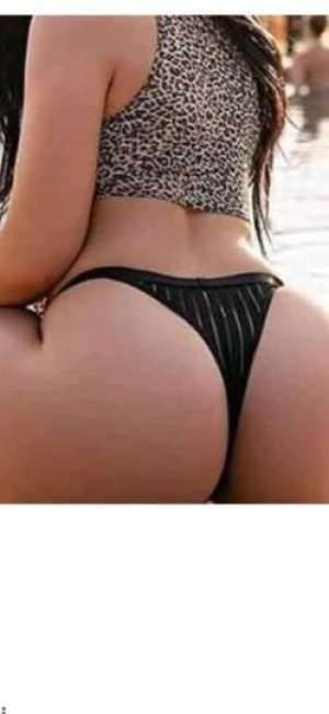 32 year old Escort in Indianapolis IN A young woman named Yesica, with long dark hair and 