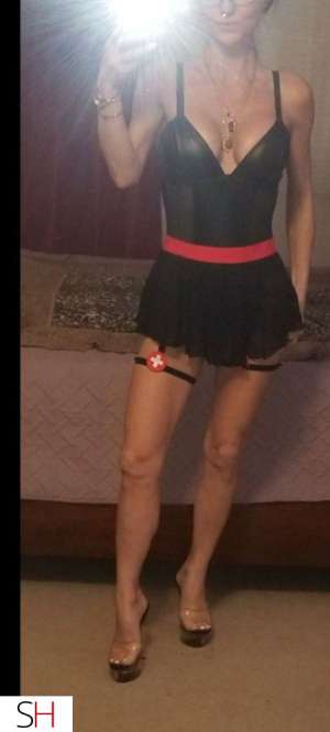 42 year old Caucasian Escort in Winnipeg Captivating Companion The North Kildonian Area's Best 