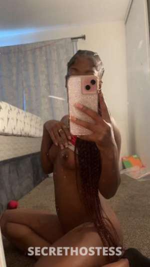 20 year old Escort in Bakersfield CA Experience Satisfaction at its Peak with Petite Treat Marie