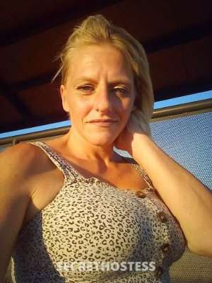 , Arizona
Age: 40
Ethnicity: Caucasian
Hair: Blonde
Eyes:  in Phoenix AZ