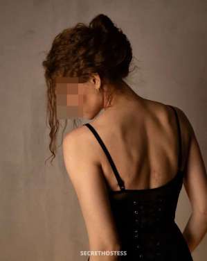 Hot 20 Year Old Lady for Unforgettable Experince - Call now  in Dubai