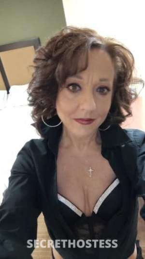 43 year old Escort in Toledo OH Unleash Your Wild Desires with a Playful and Tempting 