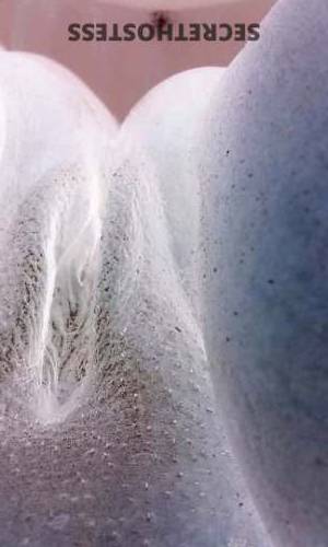 39 year old Escort in Tampa FL Experience the Ultimate Indulgence Sweet Pussy, 44F Boobs, 