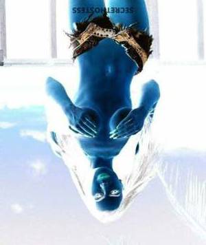 24 year old Indian Escort in Dubai Fressca Natural Milf, escort