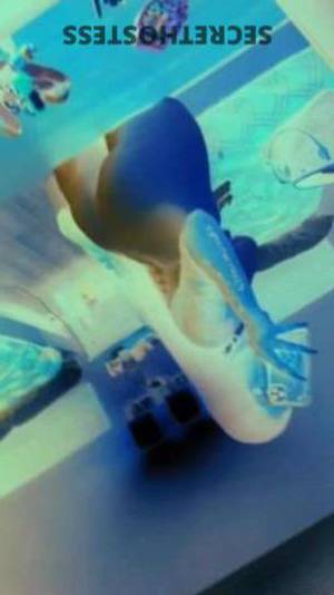 21 year old Dominican Escort in Erie PA Fresh-faced Dominican and black beauty to satisfy your 
