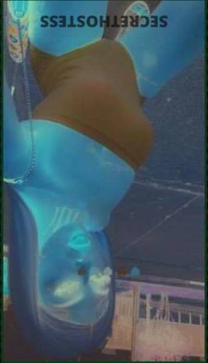 24 year old Escort in Houston TX Experience 5-Star Bliss with Yella Your Flawless Goddess 