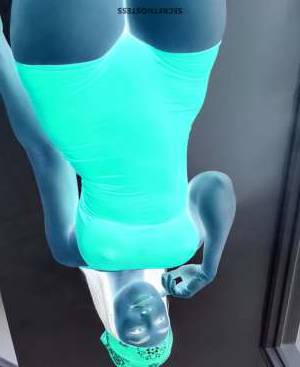 24 year old Escort in Montreal Experience Ecstasy with Sweetpussy The Ultimate Naughty Girl