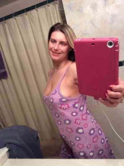 43 year old Escort in Akron OH Embrace the Adventure A Woman of Grace's Spontaneous 