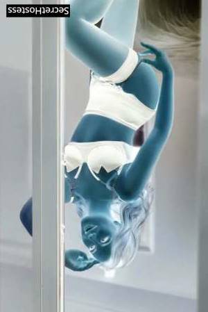 25 year old Escort in Manhattan NY Get Ready to Laugh and Enjoy Chatting with Adel, the Curvy, 