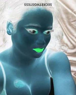 27 year old Indian Escort in Kolkata Moneeka TS Escort