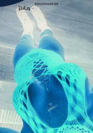 30 year old Escort in Montreal Introducing the Captivating Laurence A 5p4 Bombshell with a 