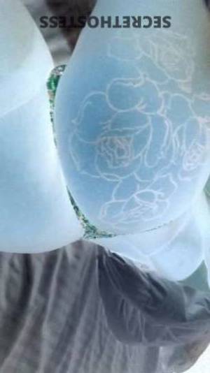 24 year old Escort in Milwaukee WI come to see StrawberryShortcake, the ultimate light-skinned 