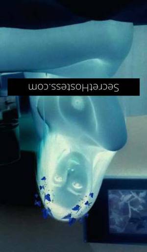25 year old Escort in Gladstone Unforgettable Erotic Pleasure with Voluptuous Vixen Amy 