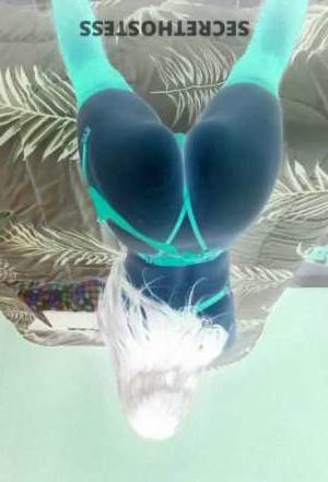27 year old Latino Escort in Philadelphia PA silky skin, long brown hair, mesmerizing brown eyes, and 