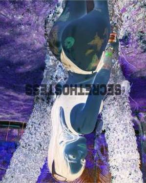 25 year old Hispanic Escort in Naples FL jade