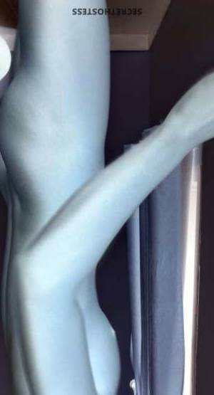 25 year old Escort in Al Manama Sensual Massage for Ladies Only I'm Your Girl for a 
