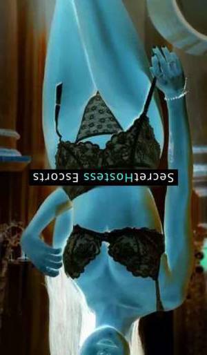 22 year old Italian Escort in Constanta Selena here, let's get up-close and personal