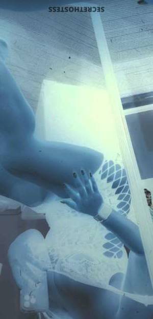 33 year old Escort in Houston TX Briefly Introduce Myself Talented Massage Therapist Julie 