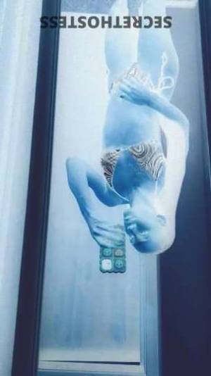 27 year old Indian Escort in Bismarck ND Introducing India Strawberry Your Savory Feast and 