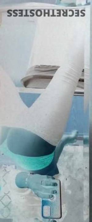 35 year old Escort in Dayton OH Experience Satisfaction at its Finest with Sexy Brunette 