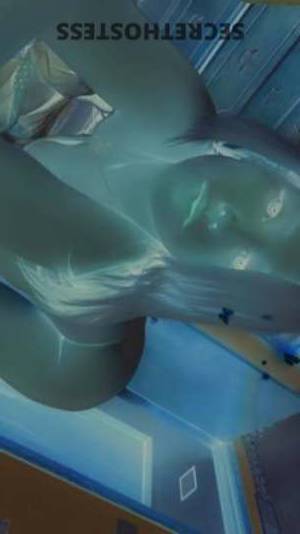 22 year old Caucasian Escort in Louisville KY <p>Age 36 Hair Blonde Eyes Brown Height 5'5&quot
