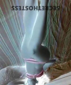 23 year old Escort in Sunshine Coast Singaporean Babe with Killer Curves Offers Erotic Fantasies