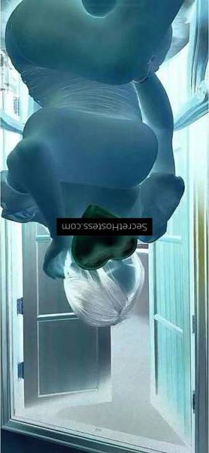 35 year old Asian Escort in Canberra Hello, Handsome! I'm Coco, a Captivating Asian Escort 