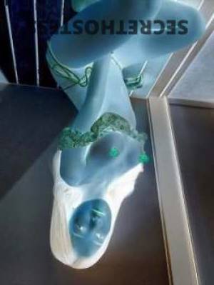 21 year old Escort in Melbourne Dear Gentlemen, Cherry, a 21-year-old high-end escort, is 